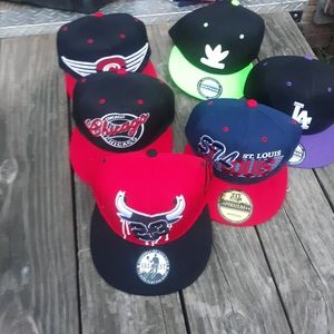 Mens snap backs  6 of them  asking 20 for each hat